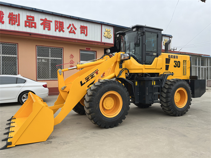 四驅裝載機