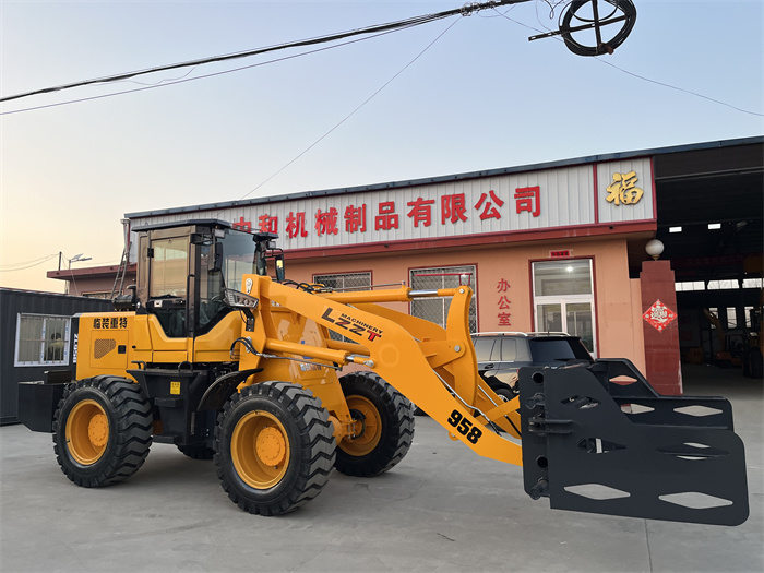 四驅裝載機